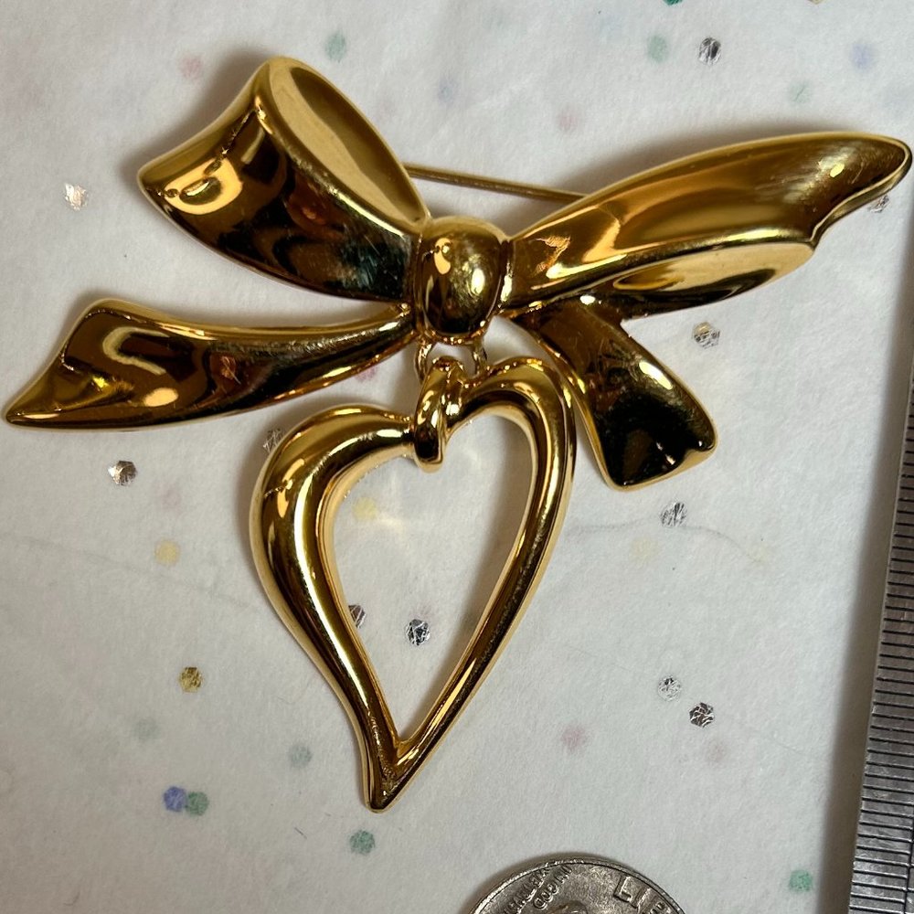 1980s Vintage Gold Designer Signed Monet Bow and Open Heart Kinetic Brooch Pin
